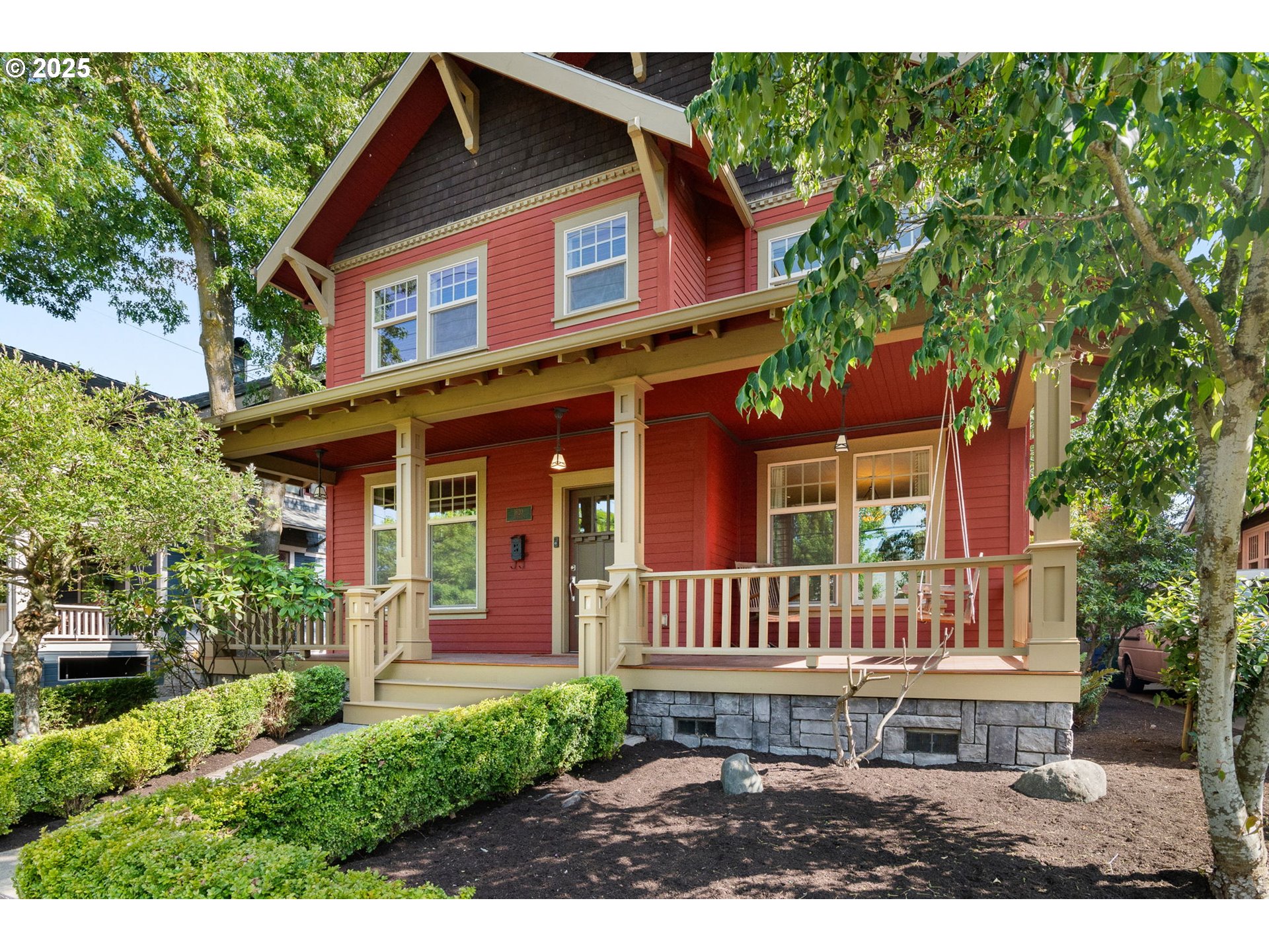 1620 NE GOING ST