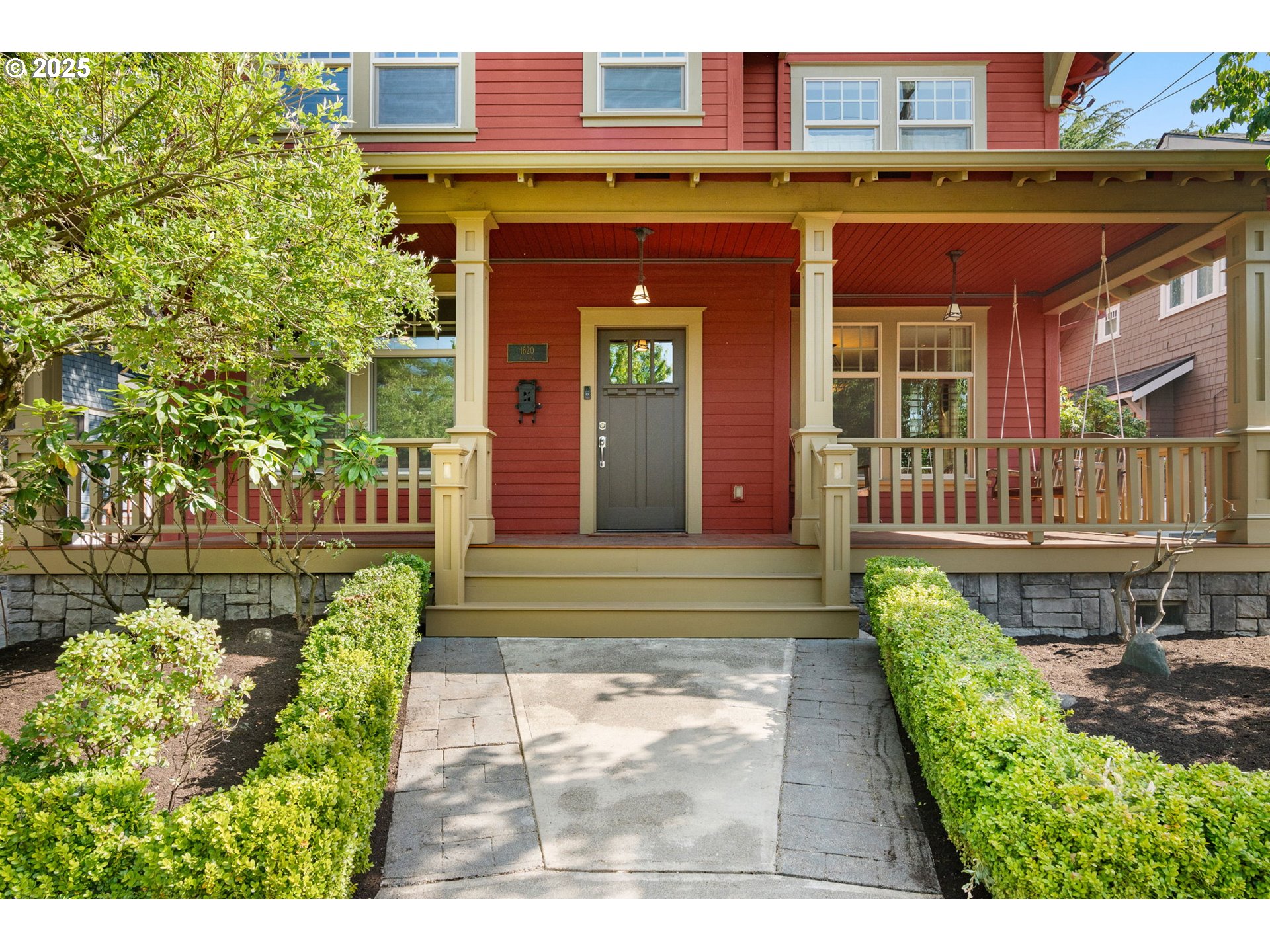 1620 NE GOING ST