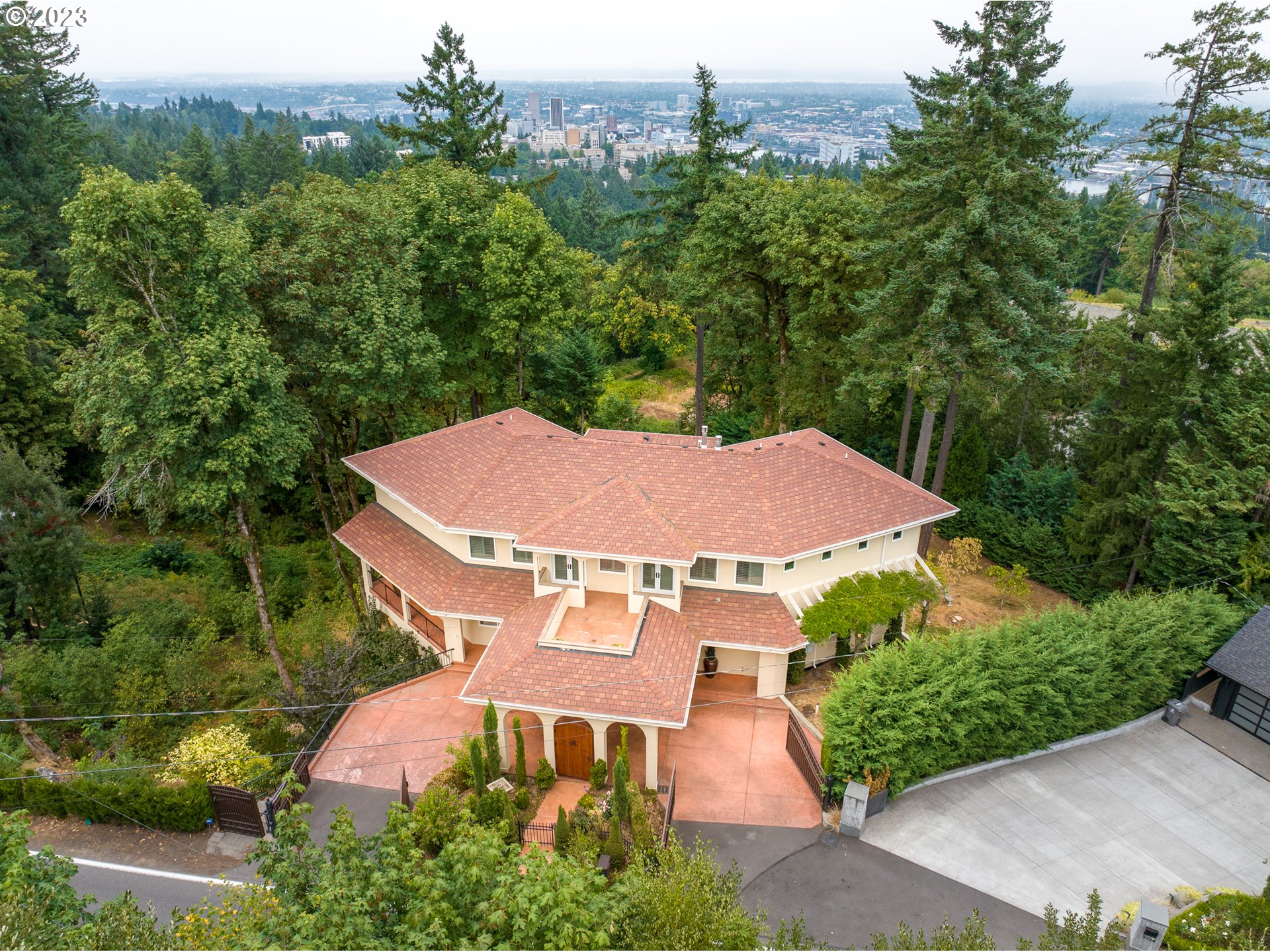 3100 SW FAIRMOUNT BLVD