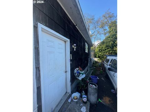 A home in Coos Bay