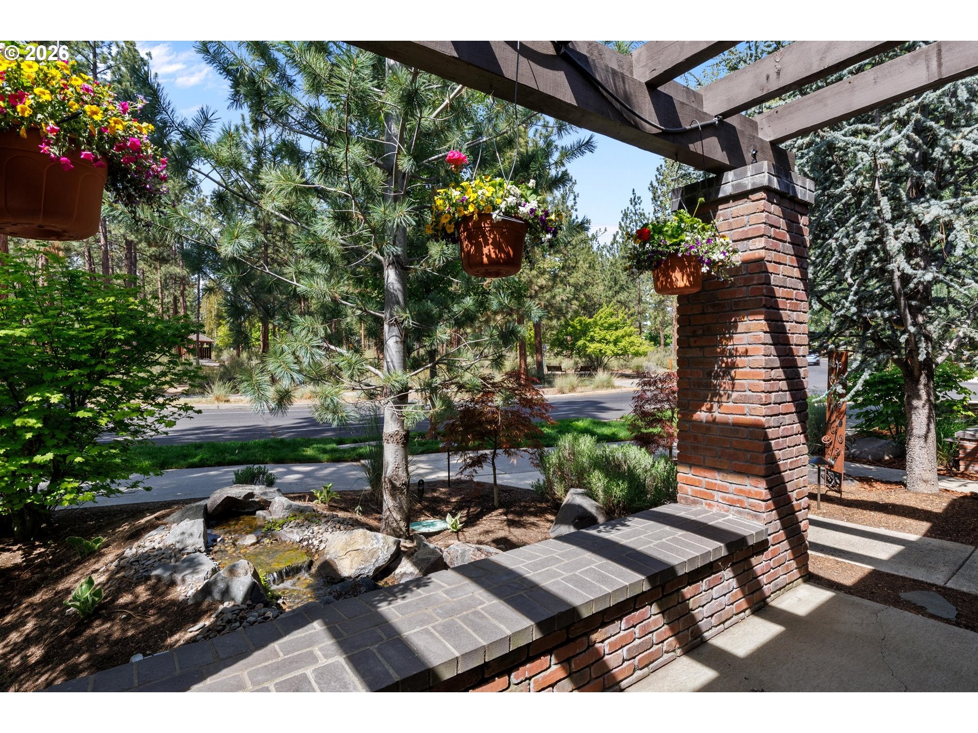 2563 NW CROSSING DR