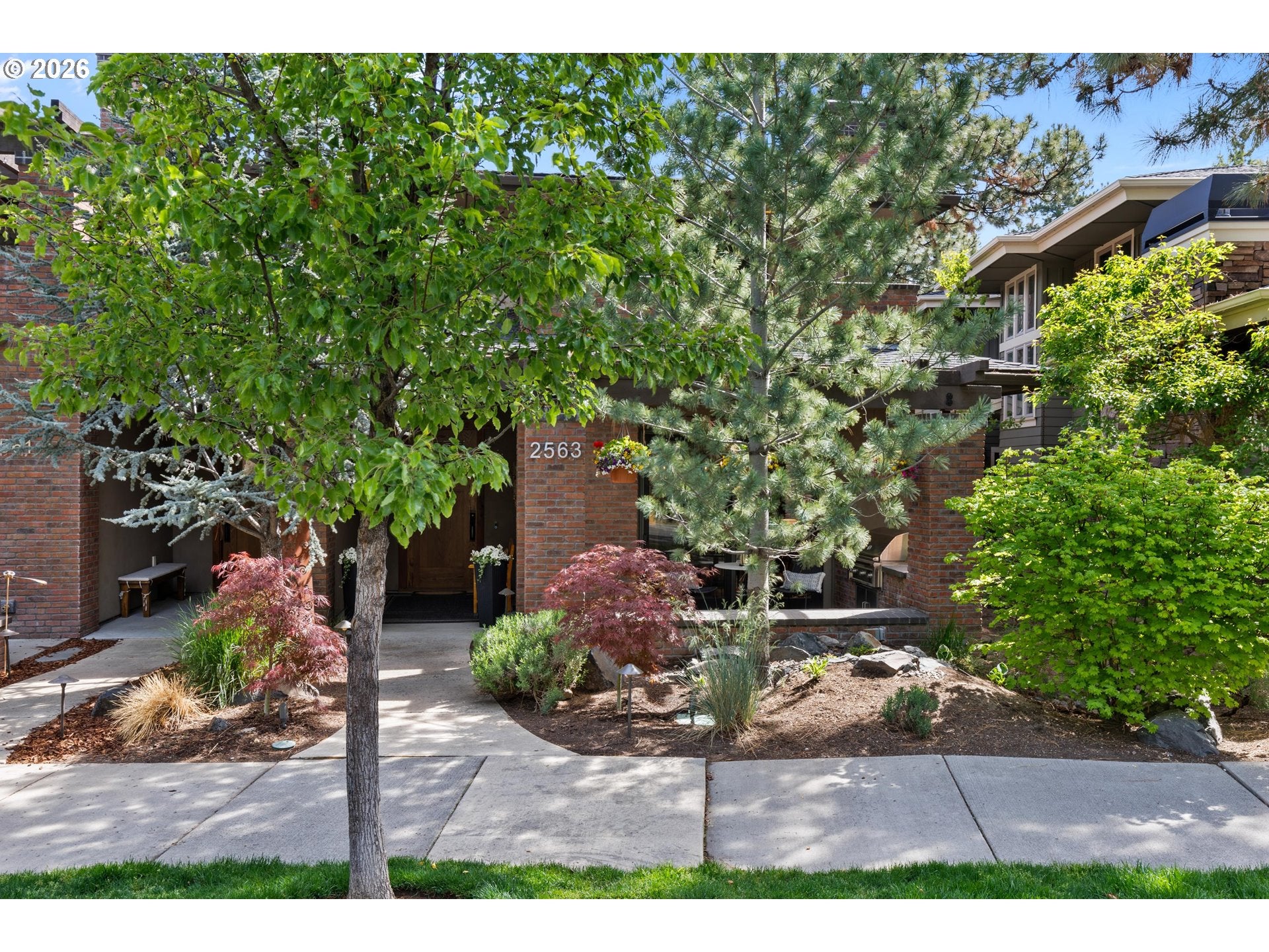 2563 NW CROSSING DR