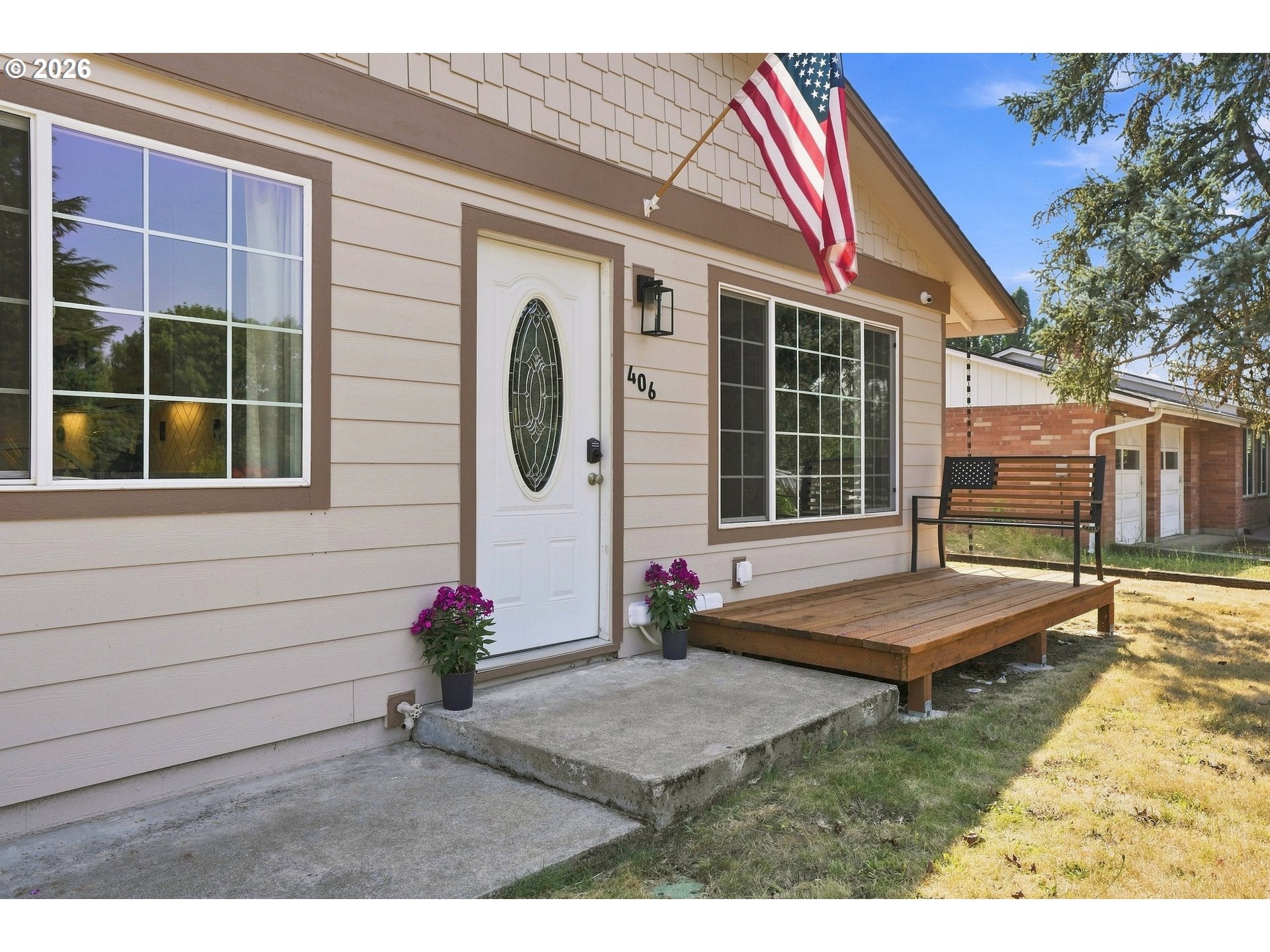 406 E MISSION DR