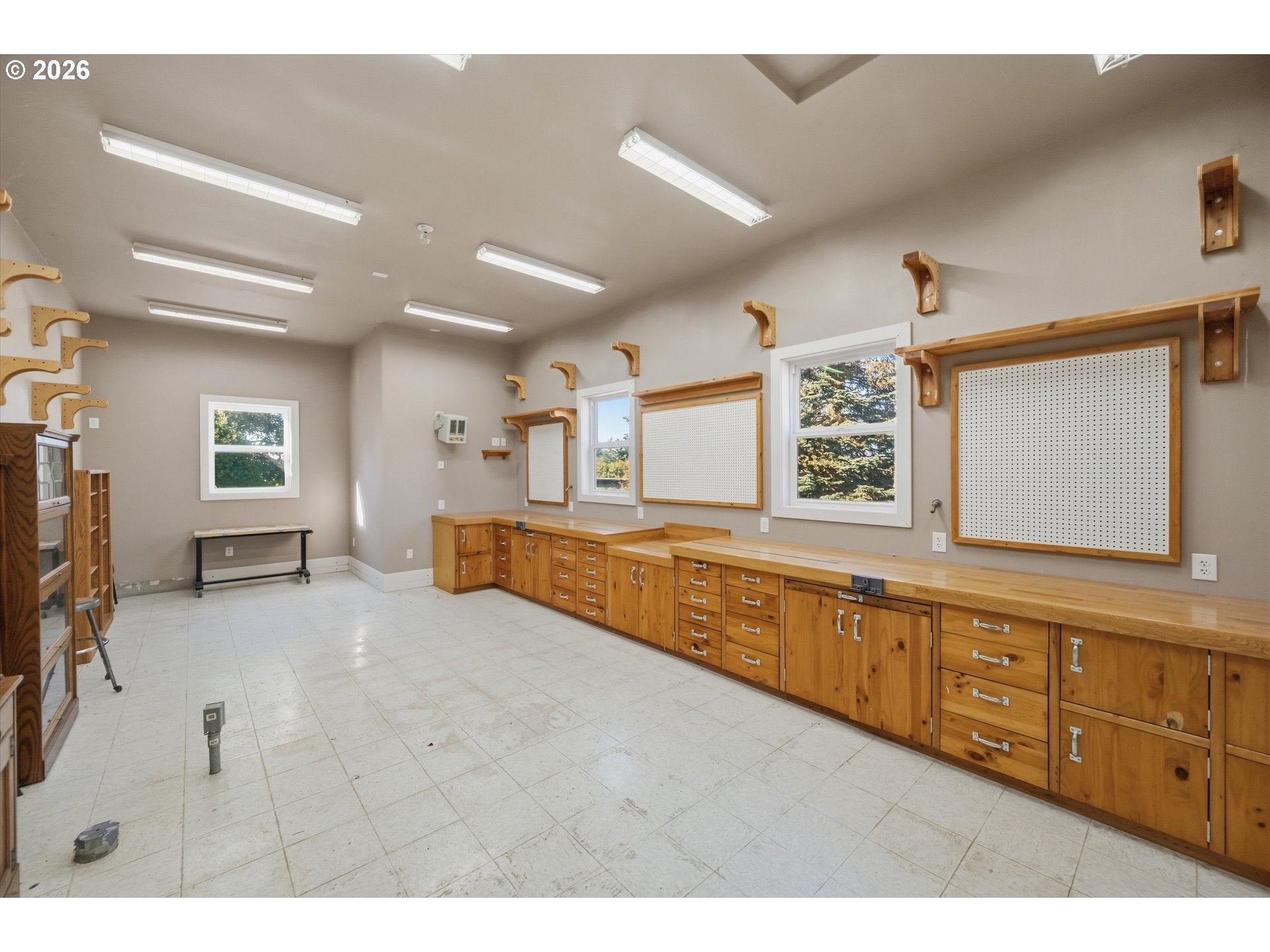 9055 SE EOLA HILLS RD