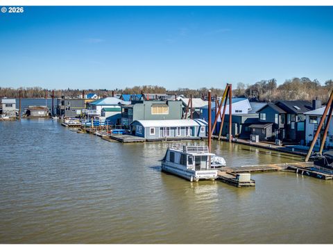 7720 S MACADAM AVE Slip 16 Portland OR 97219