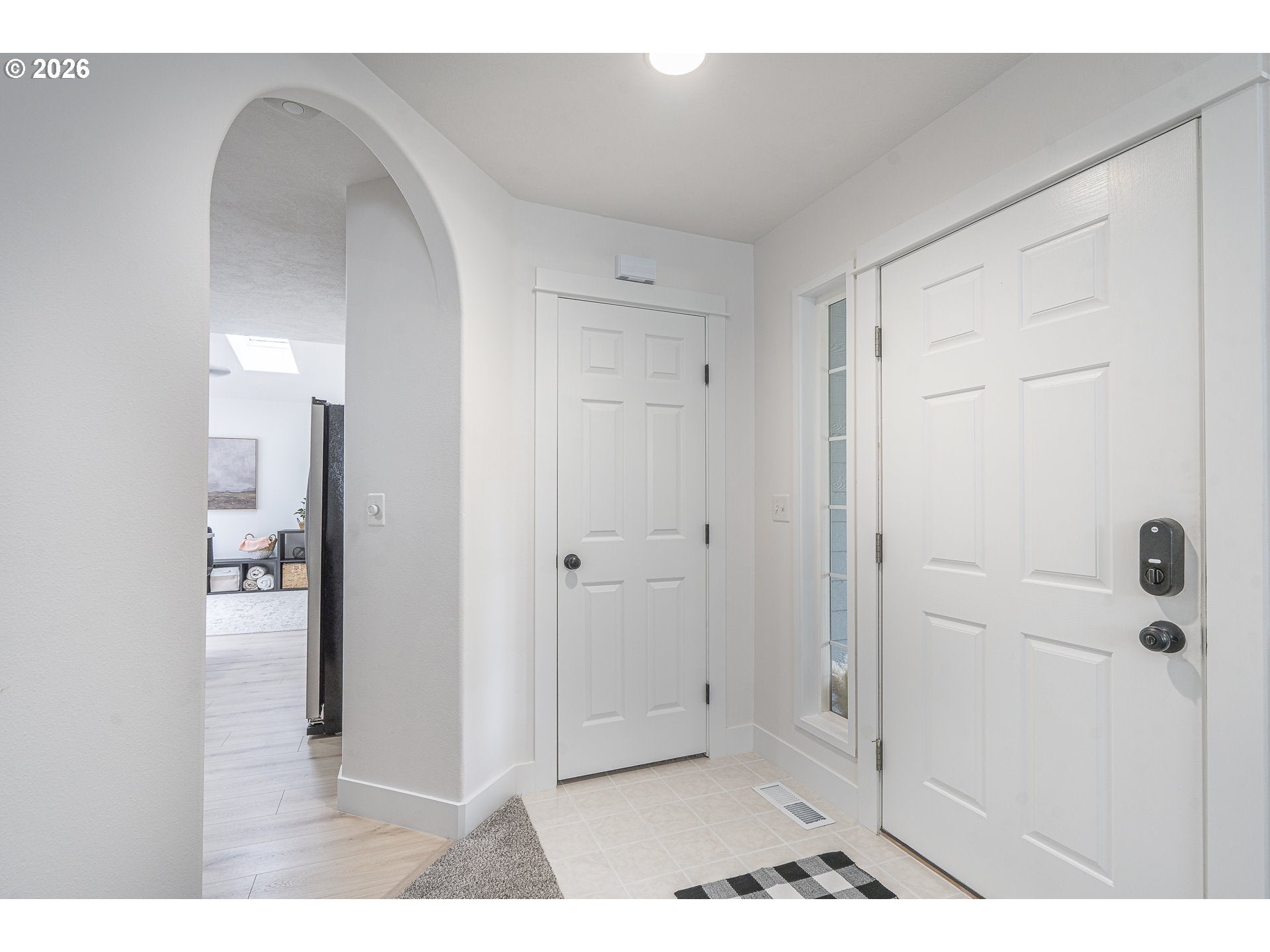 824 E EDGEWOOD DR