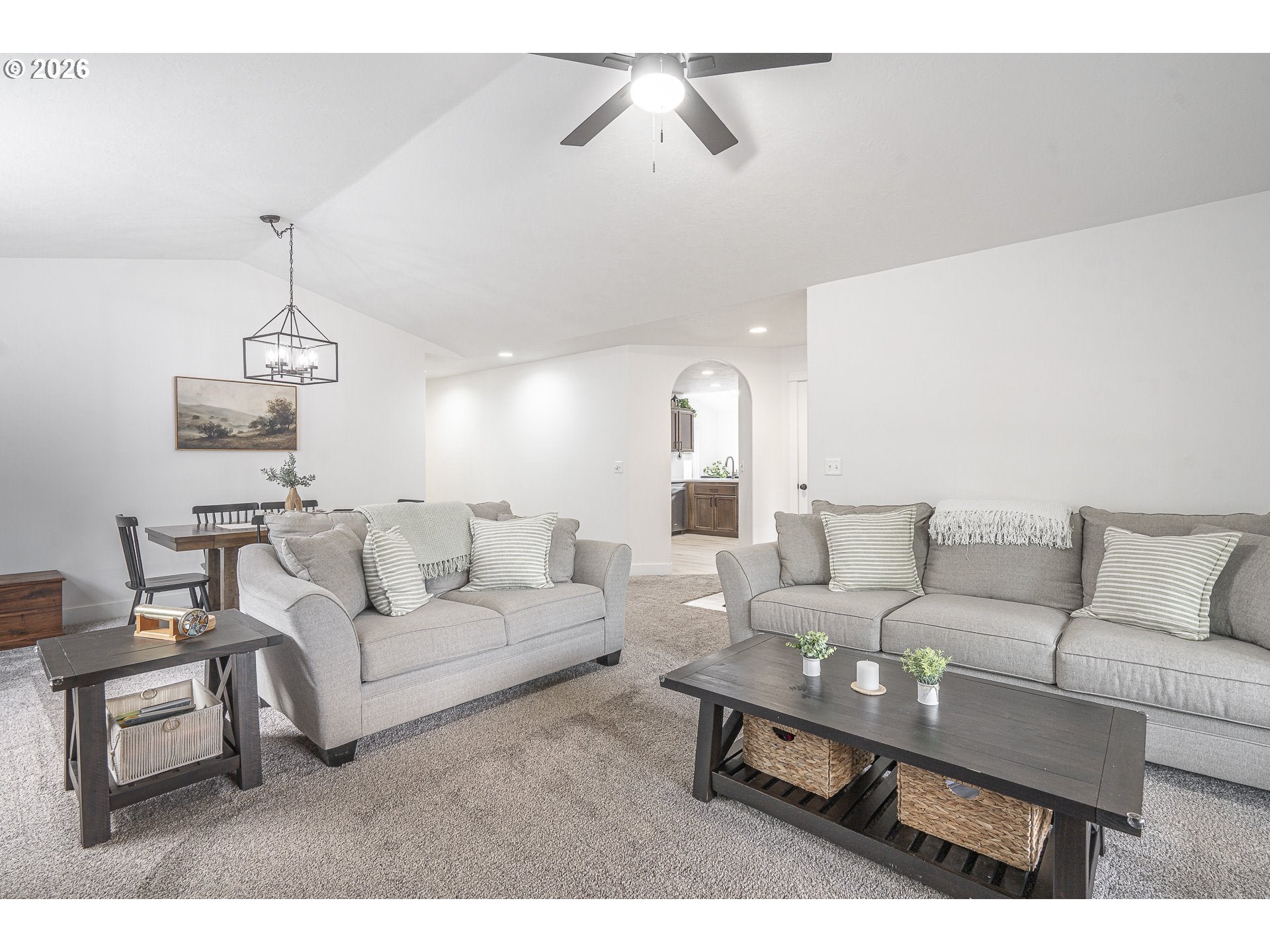 824 E EDGEWOOD DR