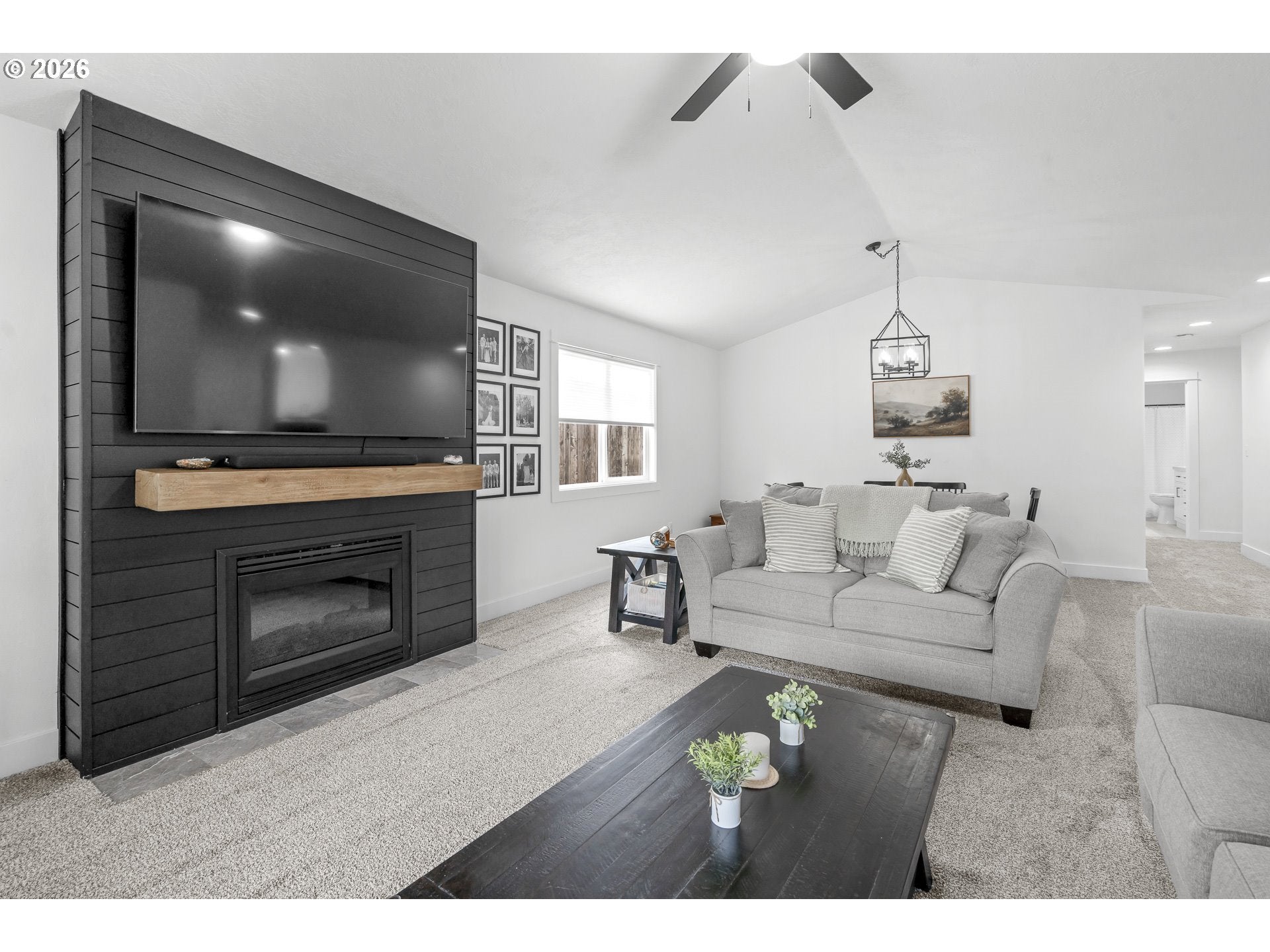 824 E EDGEWOOD DR