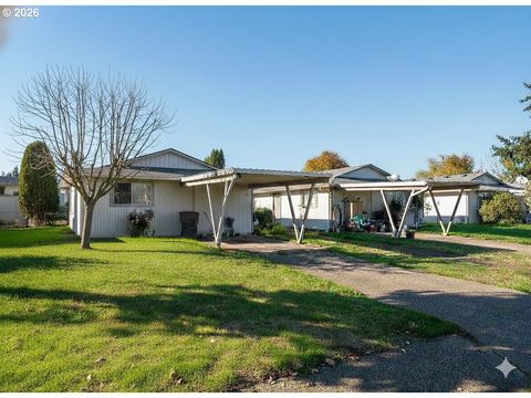 Photo of 505 NW Fenton St, McMinnville, OR 97128 (MLS # 212059978)