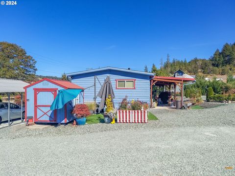 A home in Days Creek