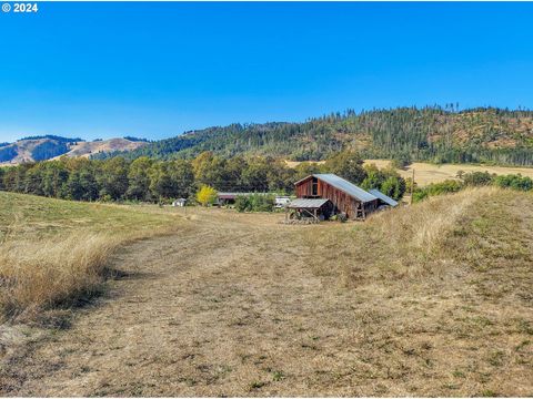 A home in Days Creek