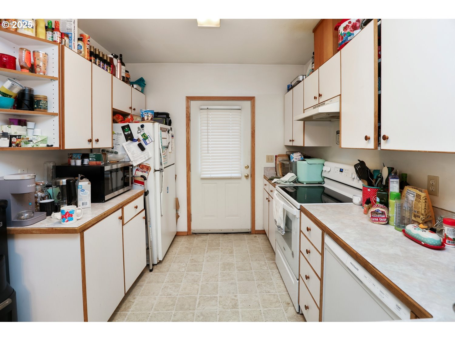 945/947 W 17th AVE