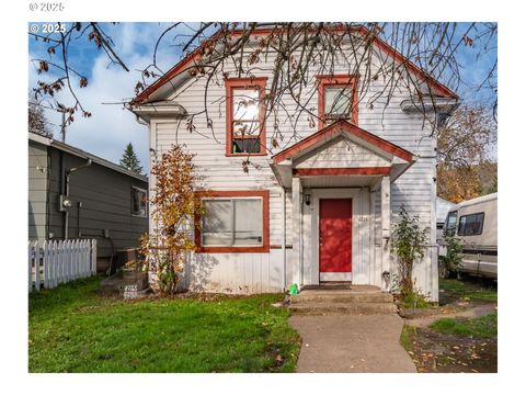 1224 NE FREEMONT AVE Roseburg OR 97470