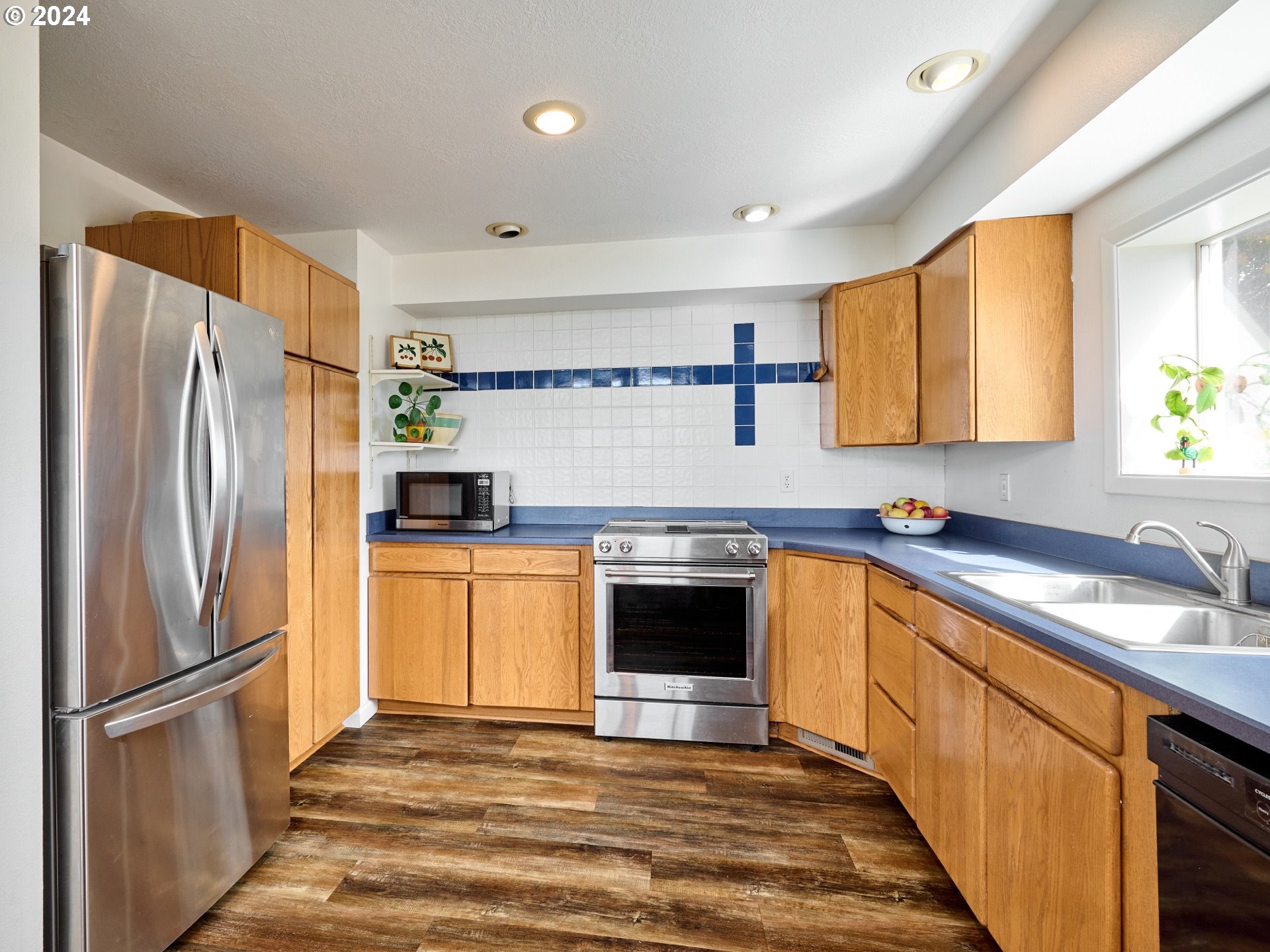 Rickreall, Oregon 97371, United States, 2 Bedrooms Bedrooms, ,3 BathroomsBathrooms,Residential,Active,41816