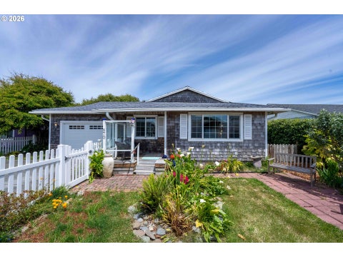 Photo of 870 11th St SW, Bandon, OR 97411 (MLS # 449534117)
