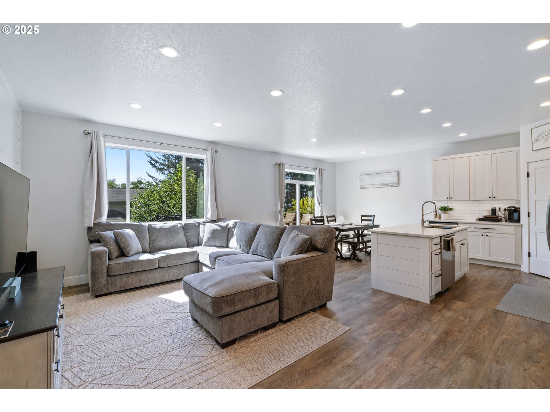 1585 BLACK SANDS WAY