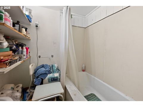 Tiny photo for 76362 Willamette Way, Oakridge, OR 97463 (MLS # 132457752)