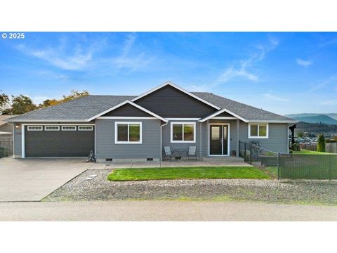 1916 NE TODD ST Roseburg OR 97470