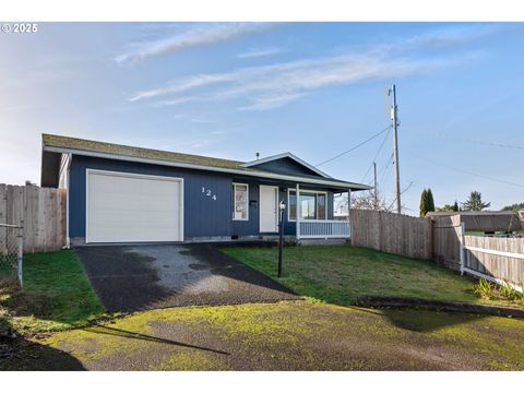 A home in Reedsport