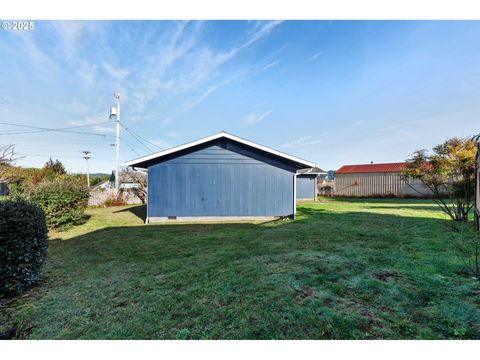 A home in Reedsport