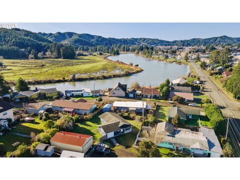 A home in Reedsport