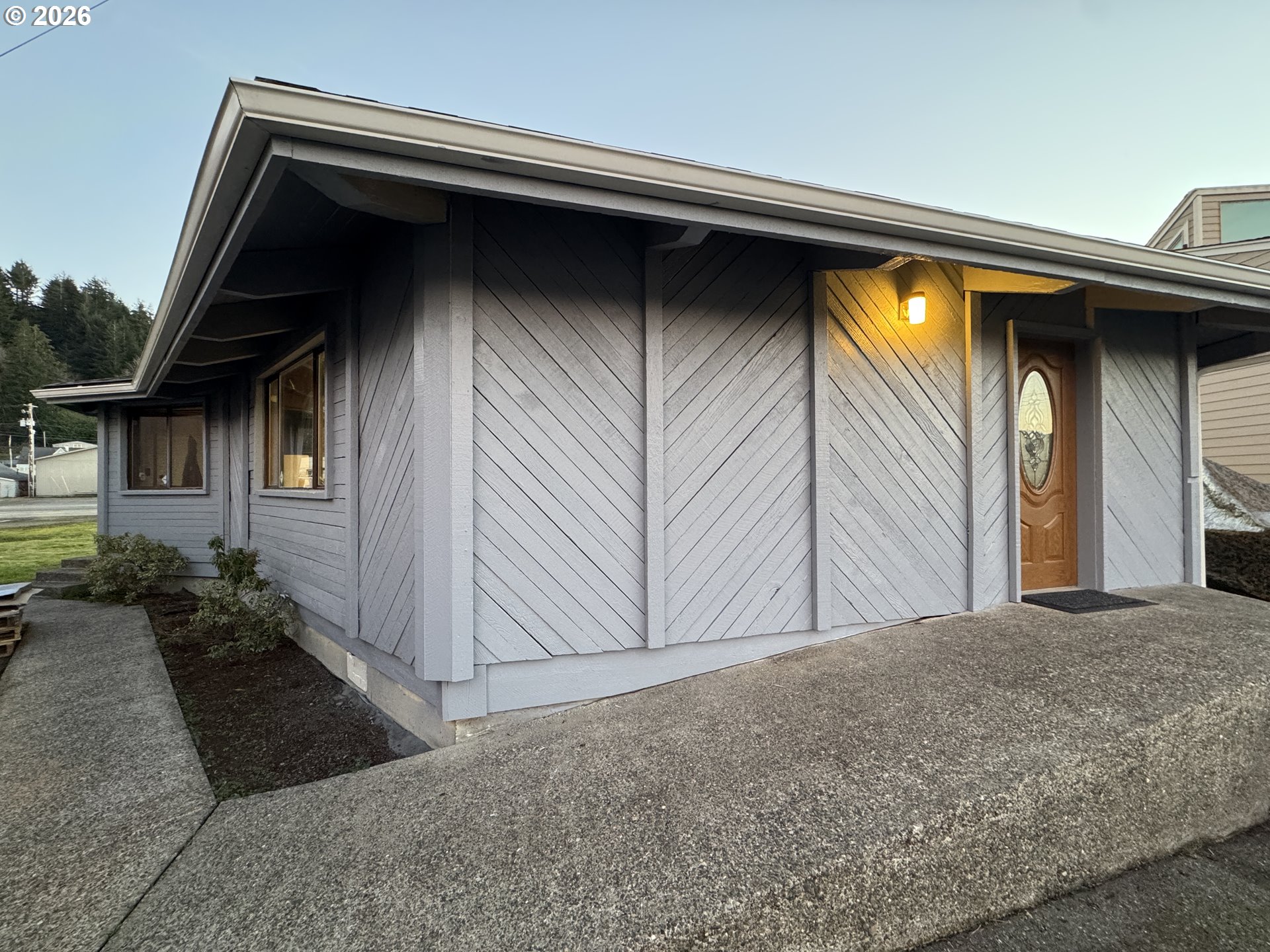 Photo 1 of 27 — 566 GREENWOOD AVE, Reedsport, OR 97467