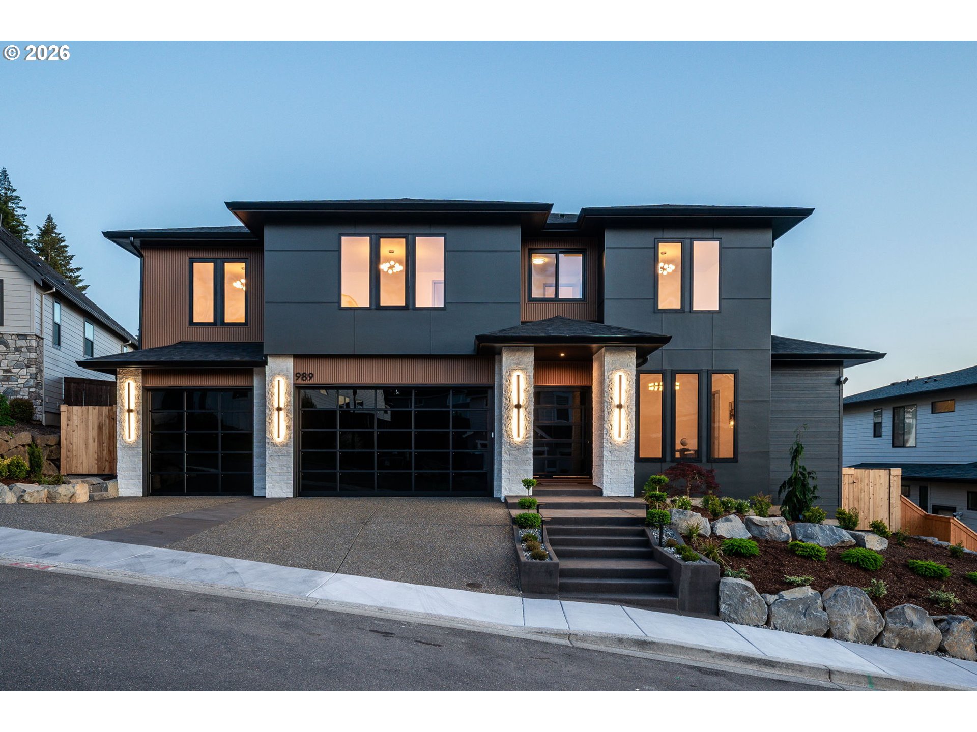 989 W MAGNOLIA LOOP