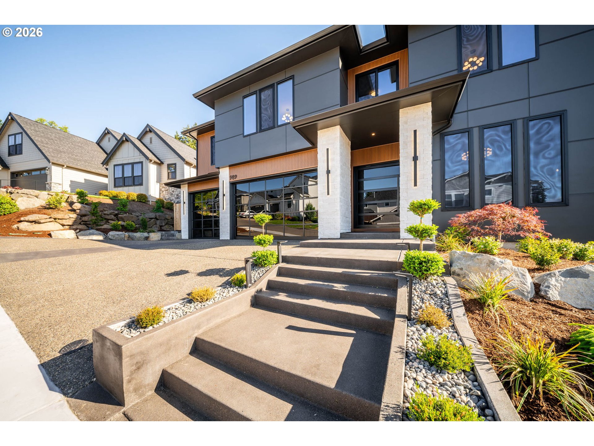989 W MAGNOLIA LOOP