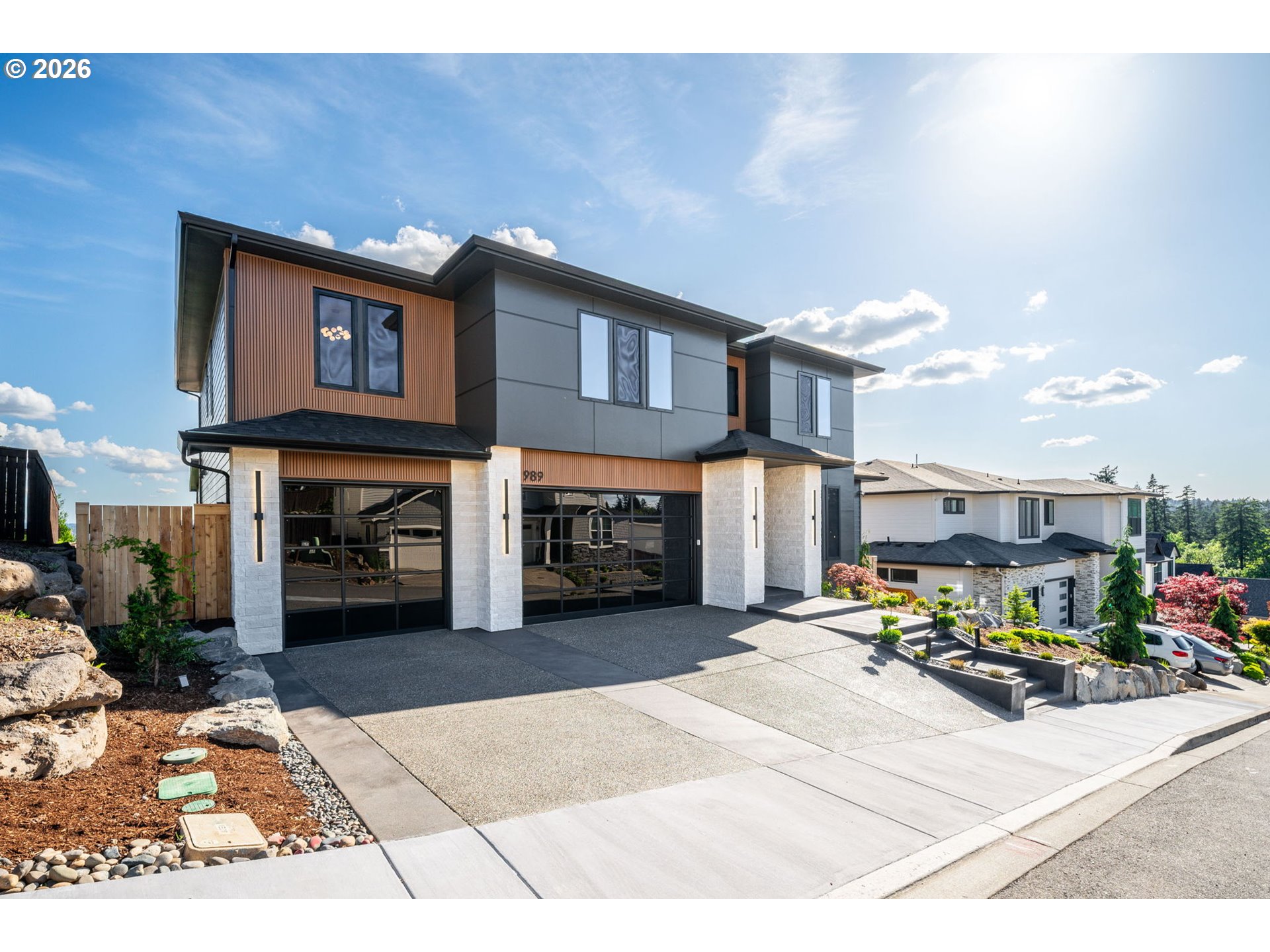 989 W MAGNOLIA LOOP
