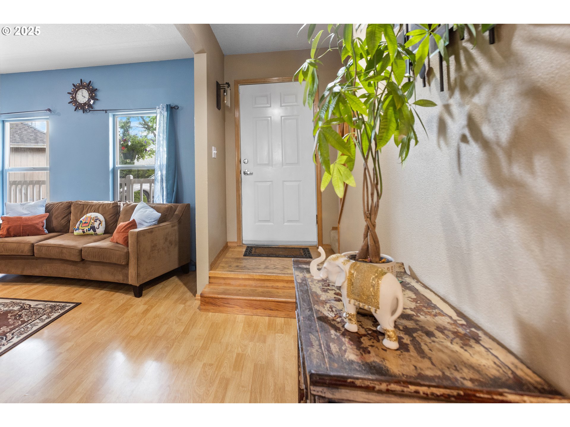 404 E BRANDON DR