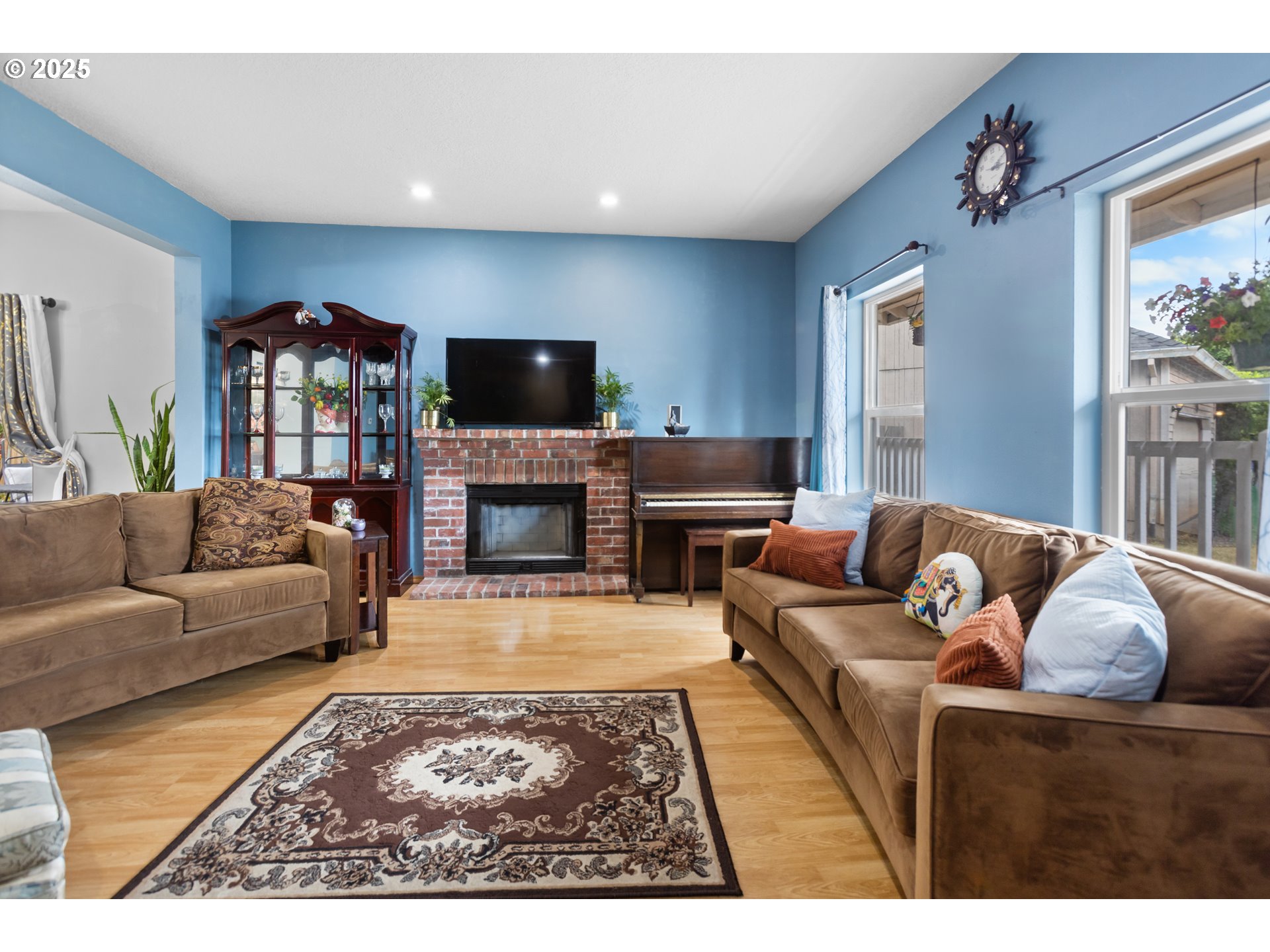 404 E BRANDON DR