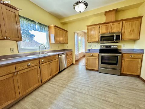 Tiny photo for 486 N 5th St, Creswell, OR 97426 (MLS # 655997960)