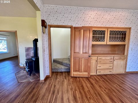 Tiny photo for 486 N 5th St, Creswell, OR 97426 (MLS # 655997960)