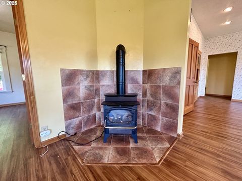Tiny photo for 486 N 5th St, Creswell, OR 97426 (MLS # 655997960)