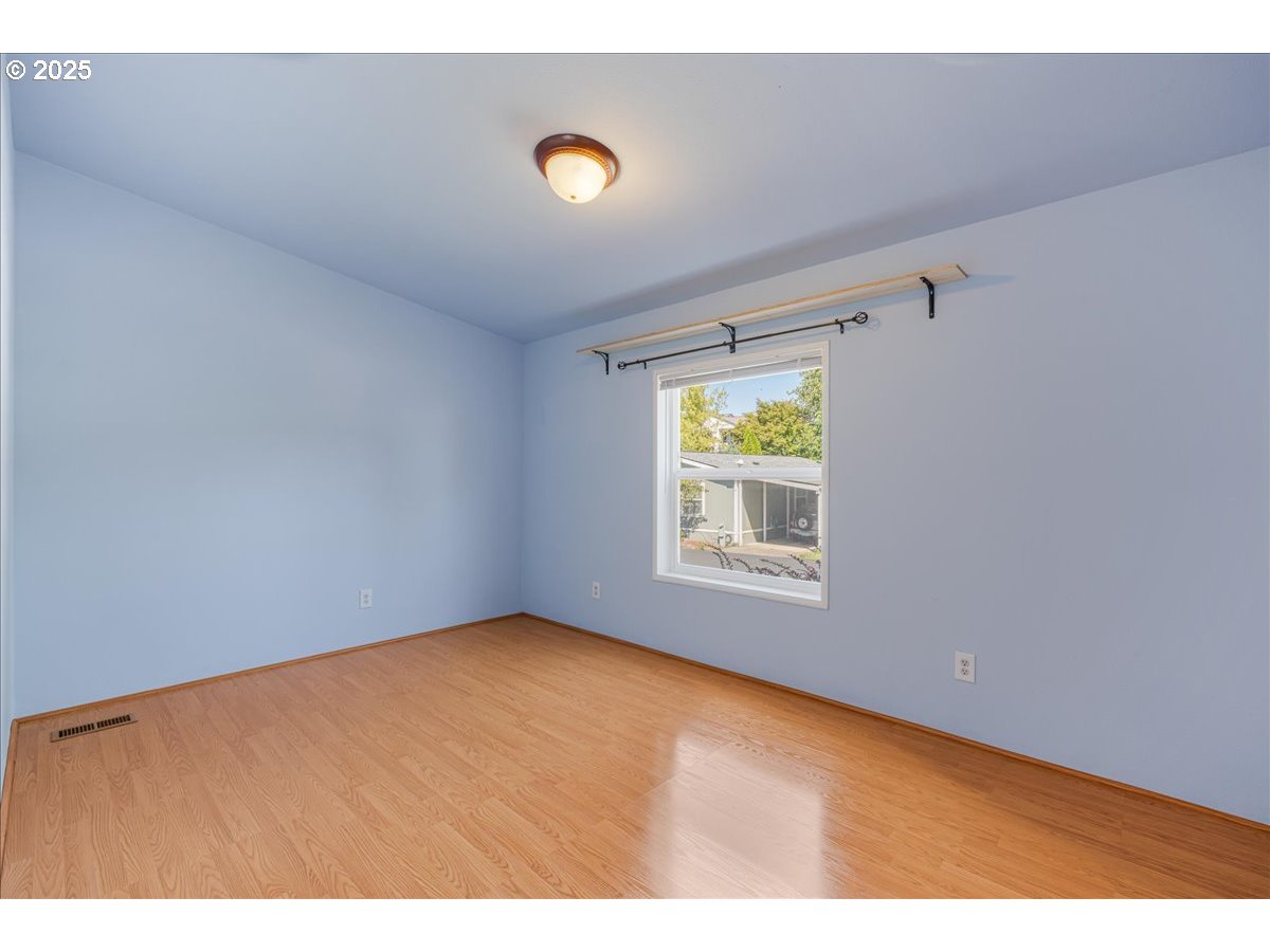 Gresham, Oregon 97080, United States, 3 Bedrooms Bedrooms, ,2 BathroomsBathrooms,Residential,Pending,198369