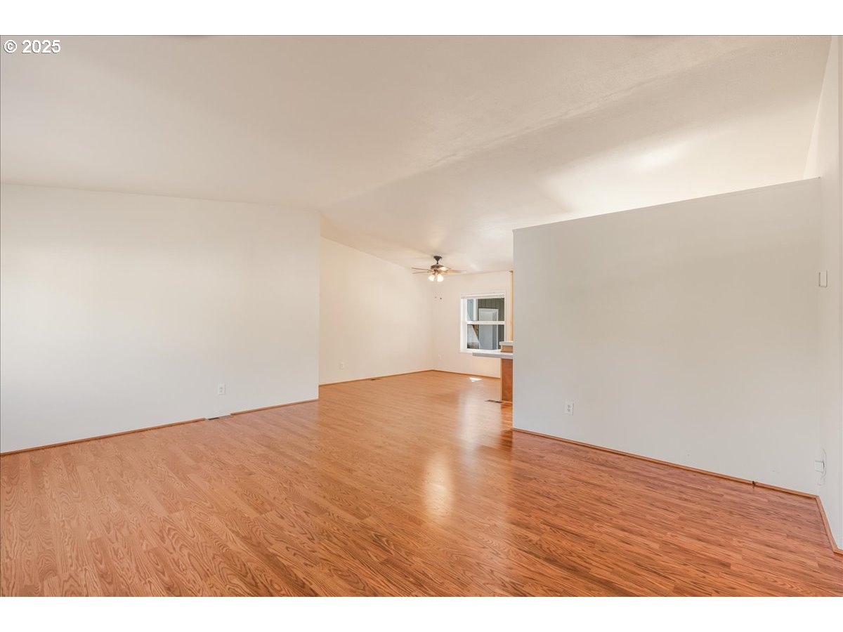 Gresham, Oregon 97080, United States, 3 Bedrooms Bedrooms, ,2 BathroomsBathrooms,Residential,Pending,198369