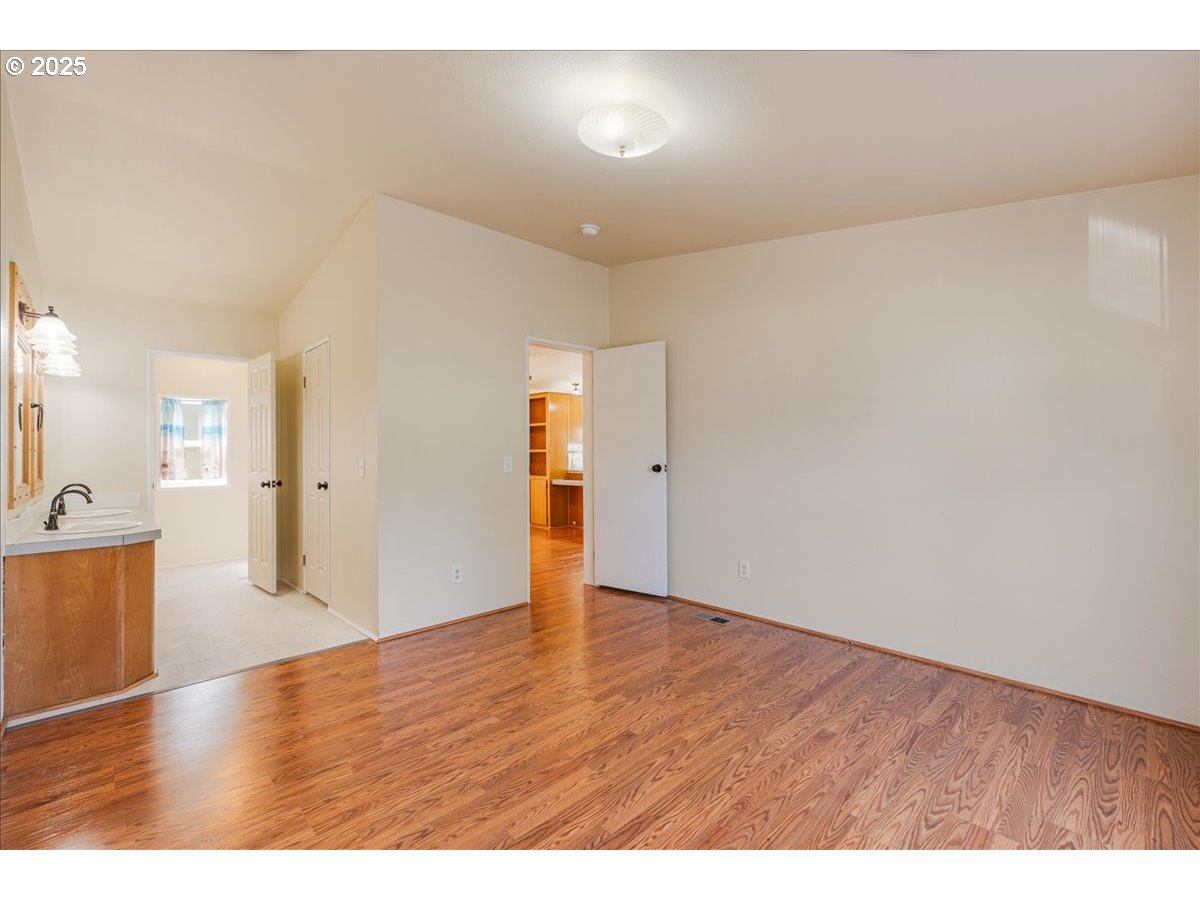 Gresham, Oregon 97080, United States, 3 Bedrooms Bedrooms, ,2 BathroomsBathrooms,Residential,Pending,198369