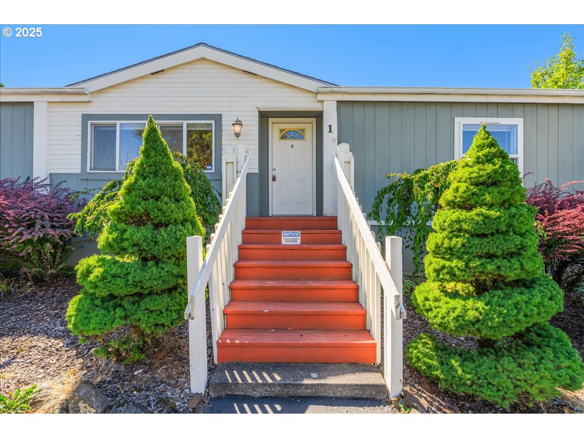 Gresham, Oregon 97080, United States, 3 Bedrooms Bedrooms, ,2 BathroomsBathrooms,Residential,Pending,198369