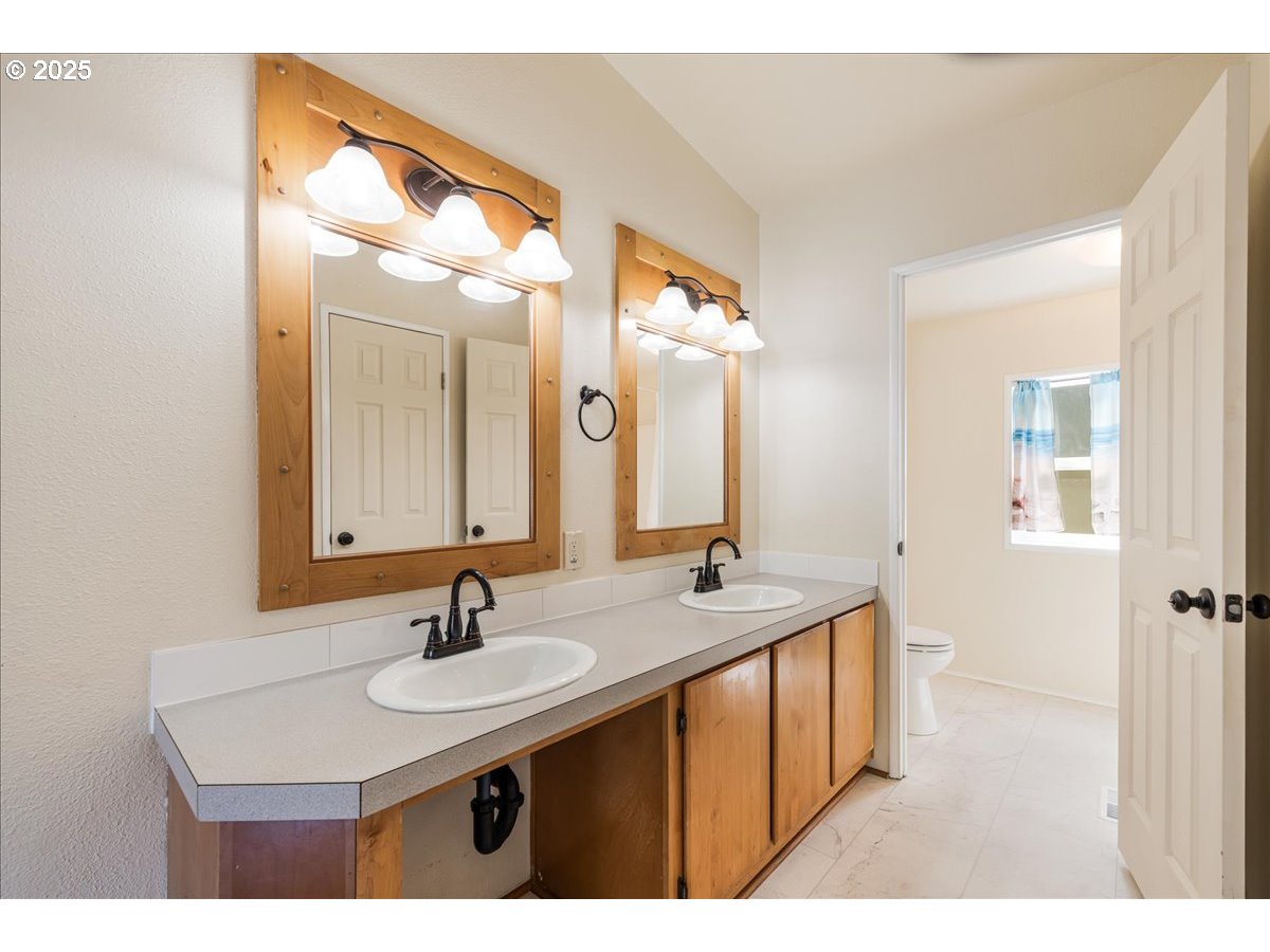 Gresham, Oregon 97080, United States, 3 Bedrooms Bedrooms, ,2 BathroomsBathrooms,Residential,Pending,198369