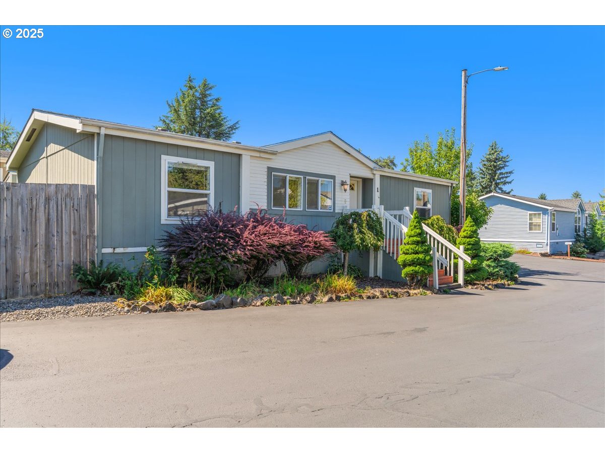 Gresham, Oregon 97080, United States, 3 Bedrooms Bedrooms, ,2 BathroomsBathrooms,Residential,Pending,198369