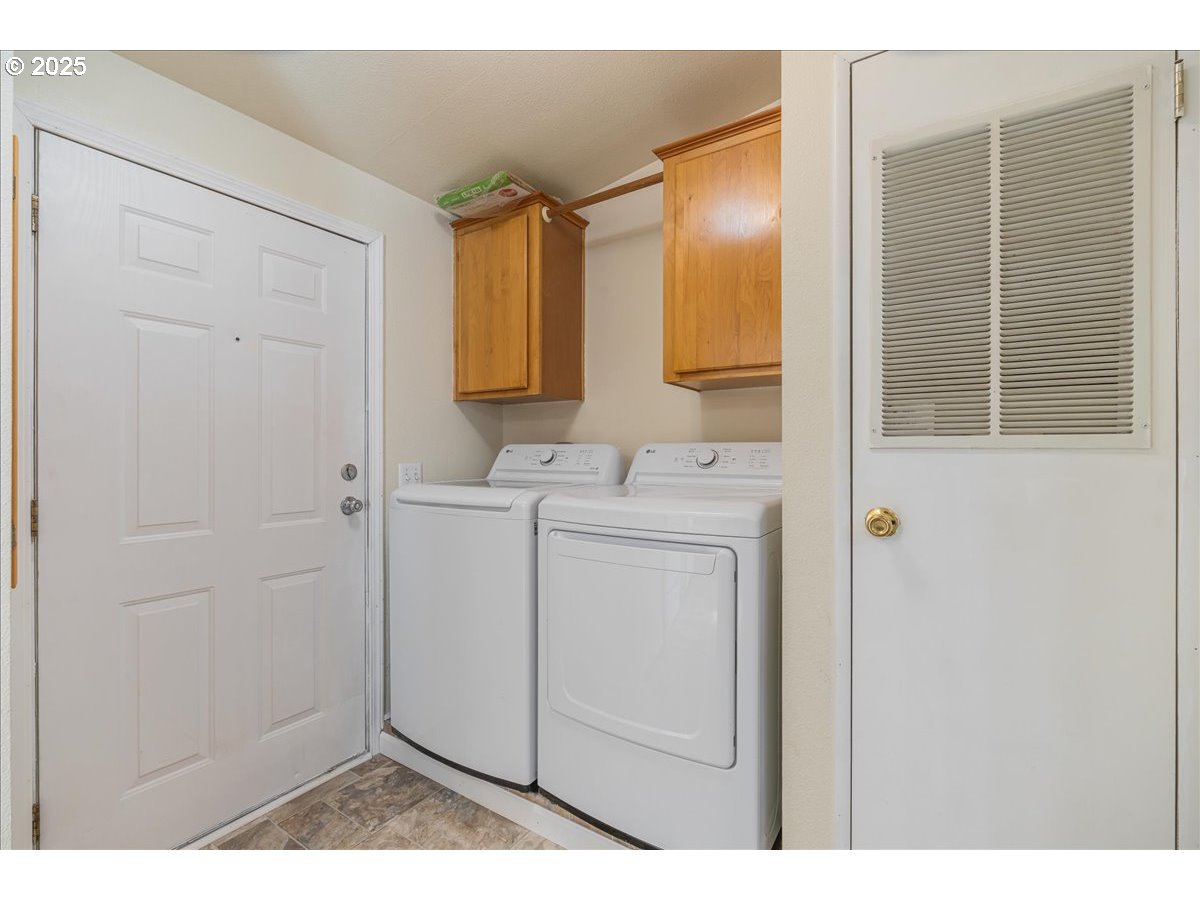 Gresham, Oregon 97080, United States, 3 Bedrooms Bedrooms, ,2 BathroomsBathrooms,Residential,Pending,198369