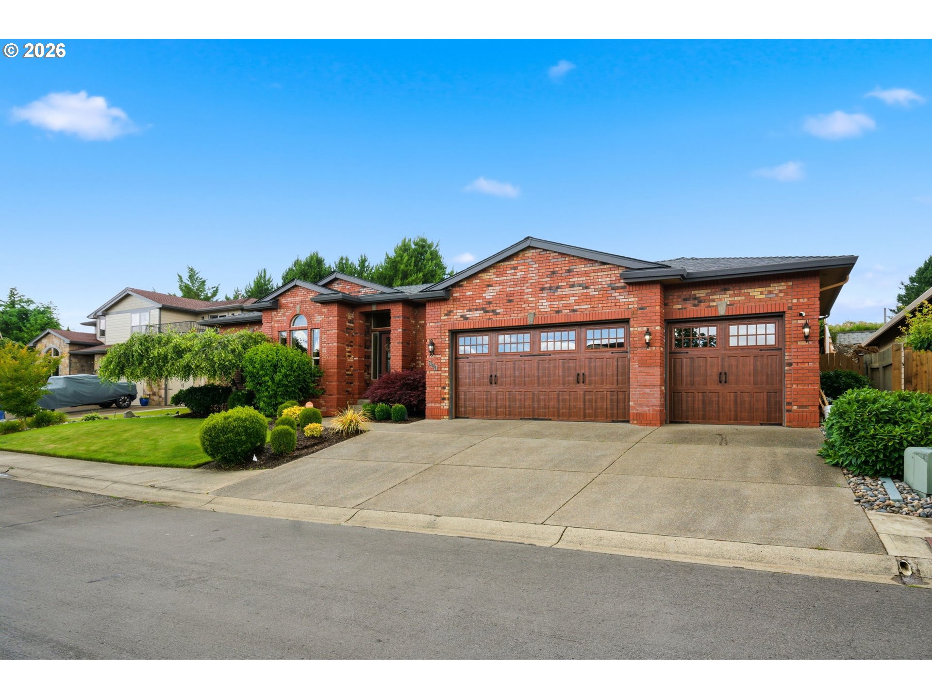 741 W DOGWOOD ST