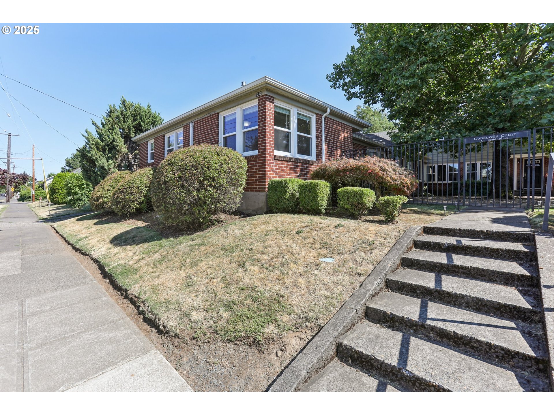 2530 NE KILLINGSWORTH ST 11