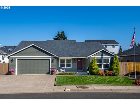 Photo of 1122 Swale Ridge Loop, Creswell, OR 97426 (MLS # 251033932)
