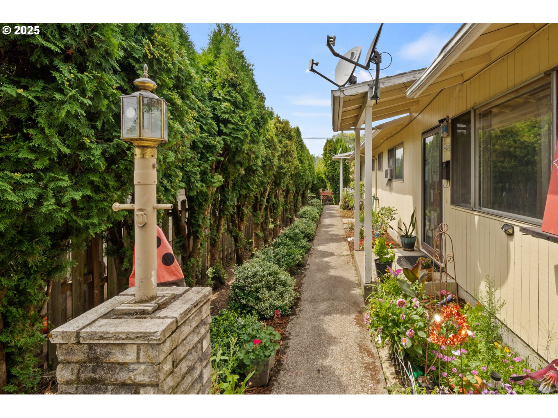 4207/4209 SE 27TH AVE