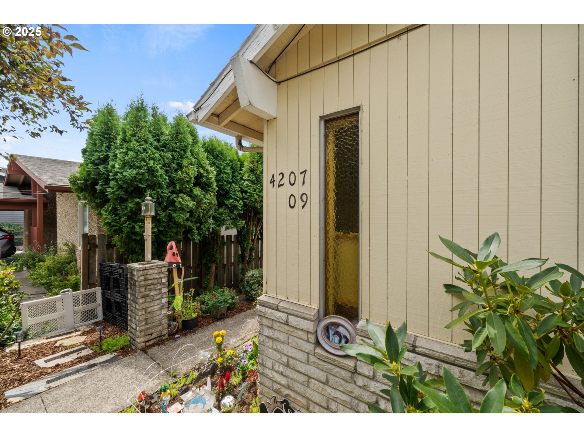 4207/4209 SE 27TH AVE