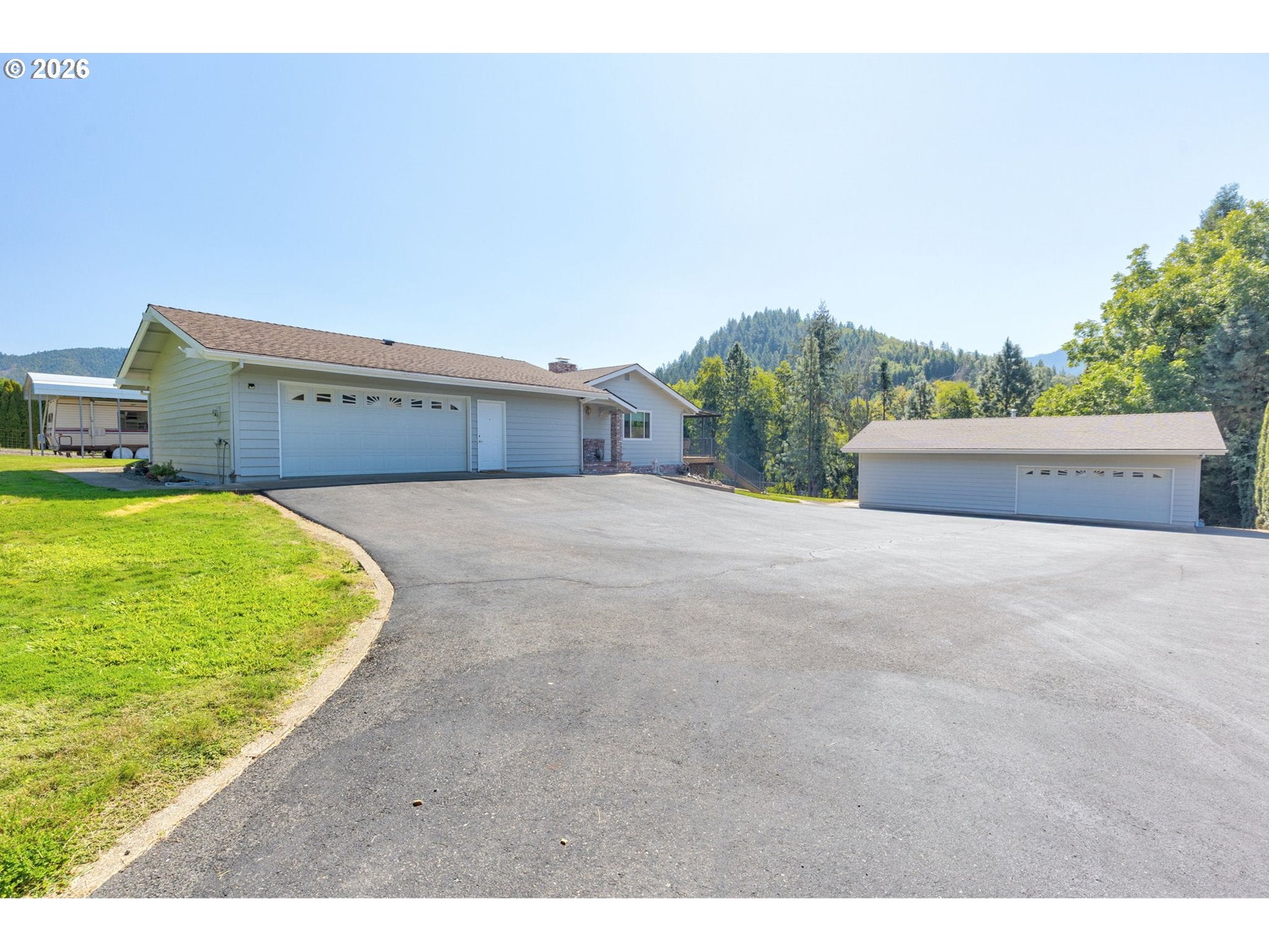 7695 N APPLEGATE RD