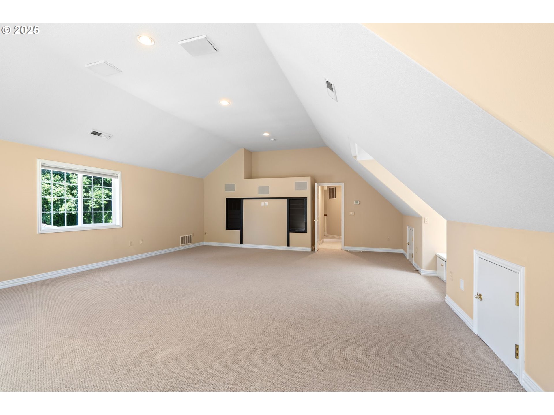 Vancouver, Washington 98682, United States, 4 Bedrooms Bedrooms, ,4 BathroomsBathrooms,Residential,Active,79393