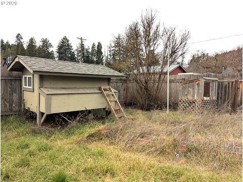 Tiny photo for 76232 Beech St, Oakridge, OR 97463 (MLS # 597717248)