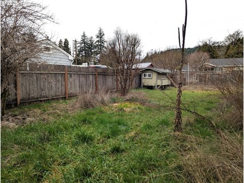Tiny photo for 76232 Beech St, Oakridge, OR 97463 (MLS # 597717248)